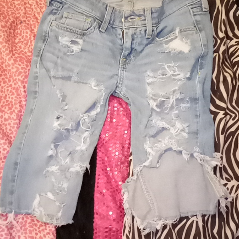 Ripped capris